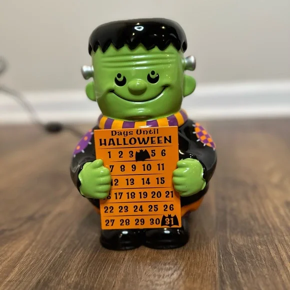 Countdown to Halloween Scentsy Warmer - Picture 1 of 9